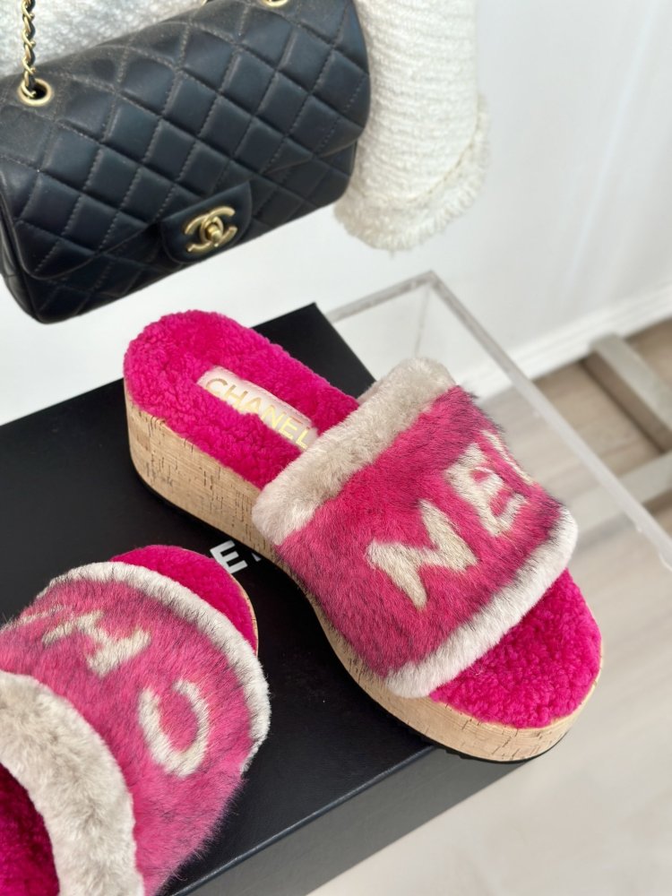 Шлепанцы меховые женские фото 5