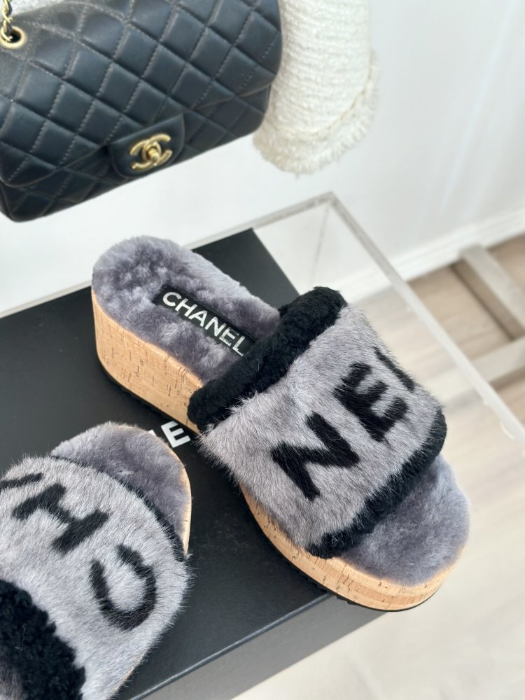 Шлепанцы меховые женские фото 5