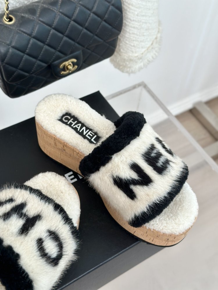 Шлепанцы меховые женские фото 5