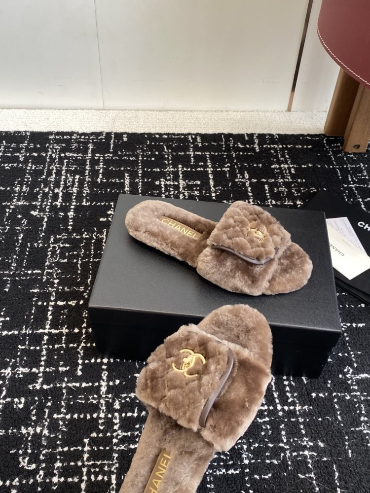 Шлепанцы меховые женские фото 5