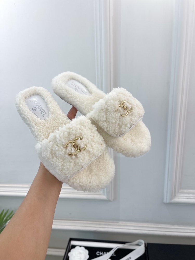 Шлепанцы меховые женские фото 5