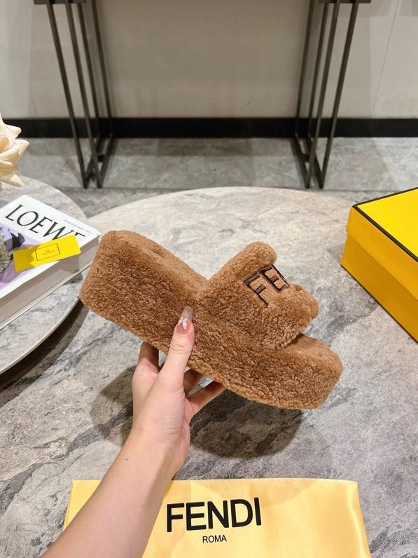 Шльопанці хутряні жіночі фото 5