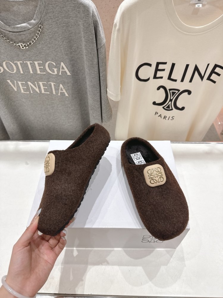 Шлепанцы меховые женские фото 5