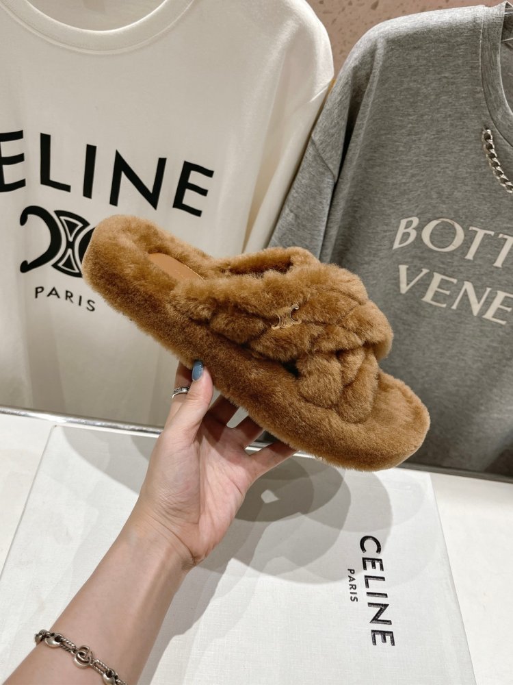 Шлепанцы меховые женские фото 5