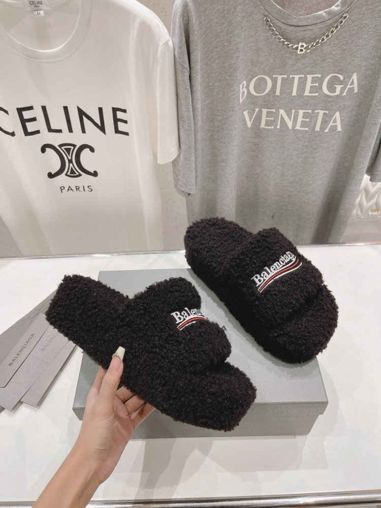 Шлепанцы меховые женские фото 5