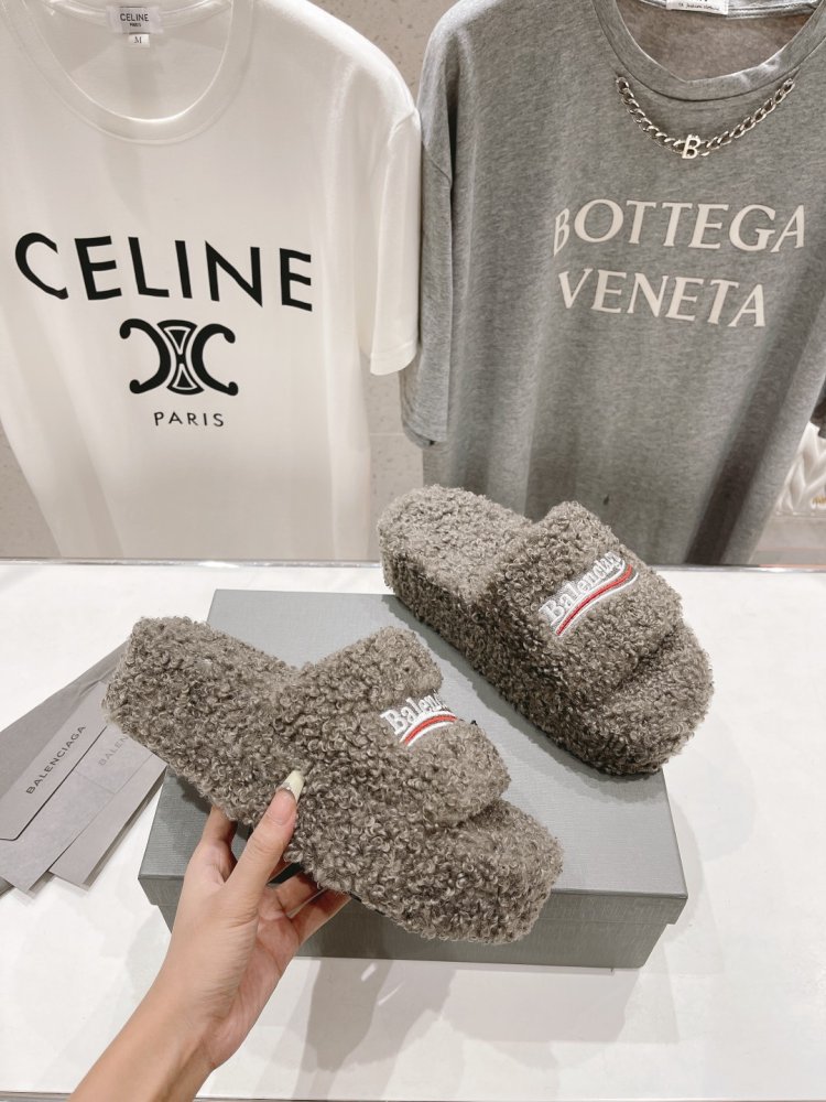 Шлепанцы меховые женские фото 5