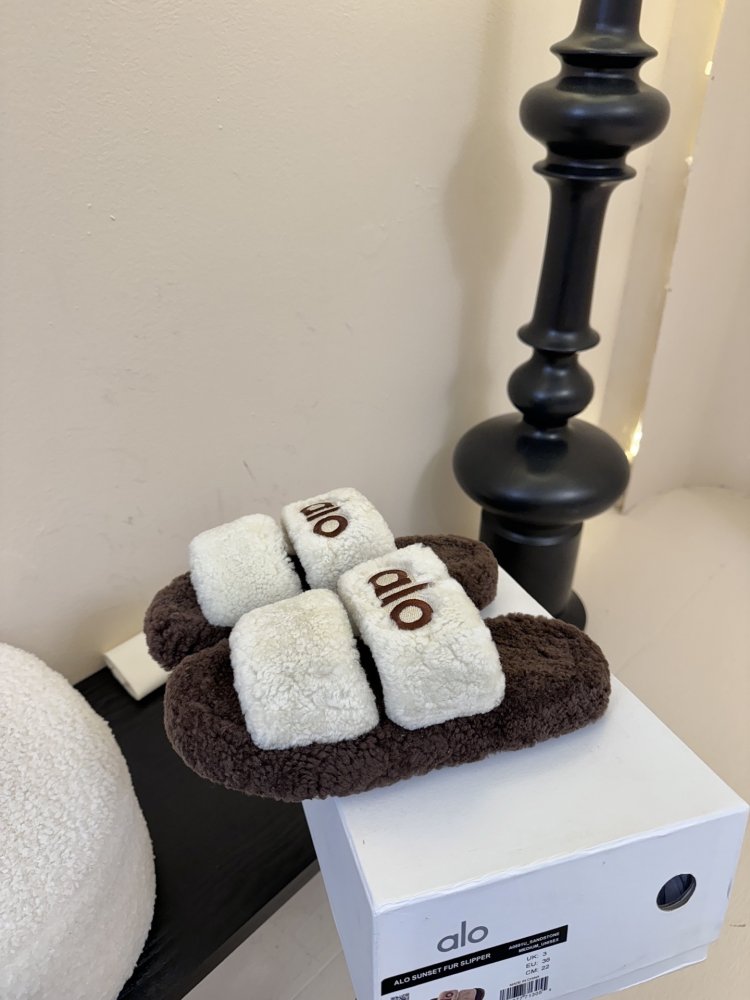 Шлепанцы меховые женские фото 5