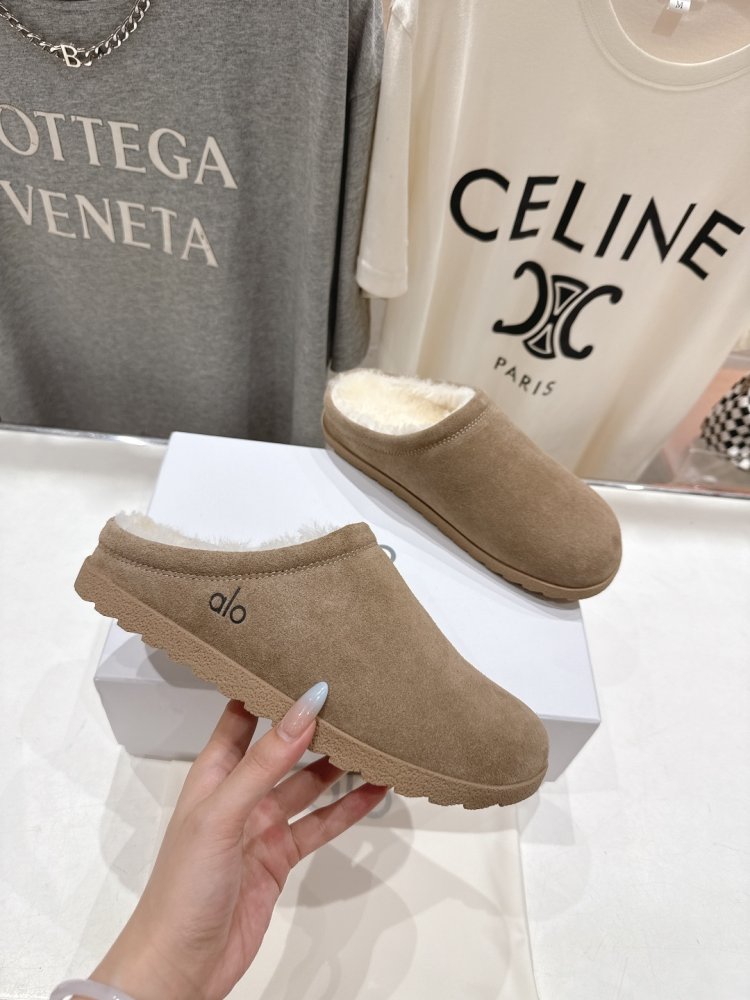 Шлепанцы меховые женские фото 5