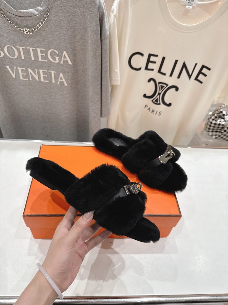 Шлепанцы меховые женские фото 5