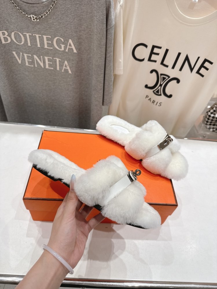 Шлепанцы меховые женские фото 5