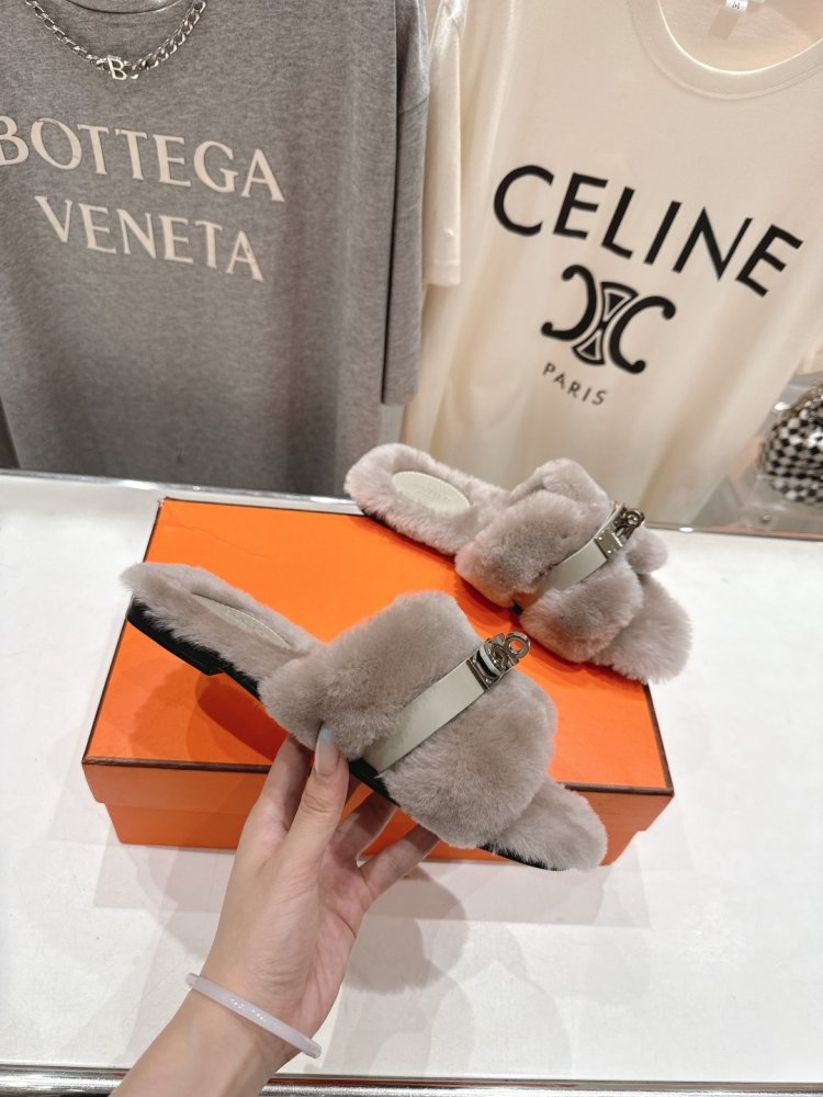 Шлепанцы меховые женские фото 5