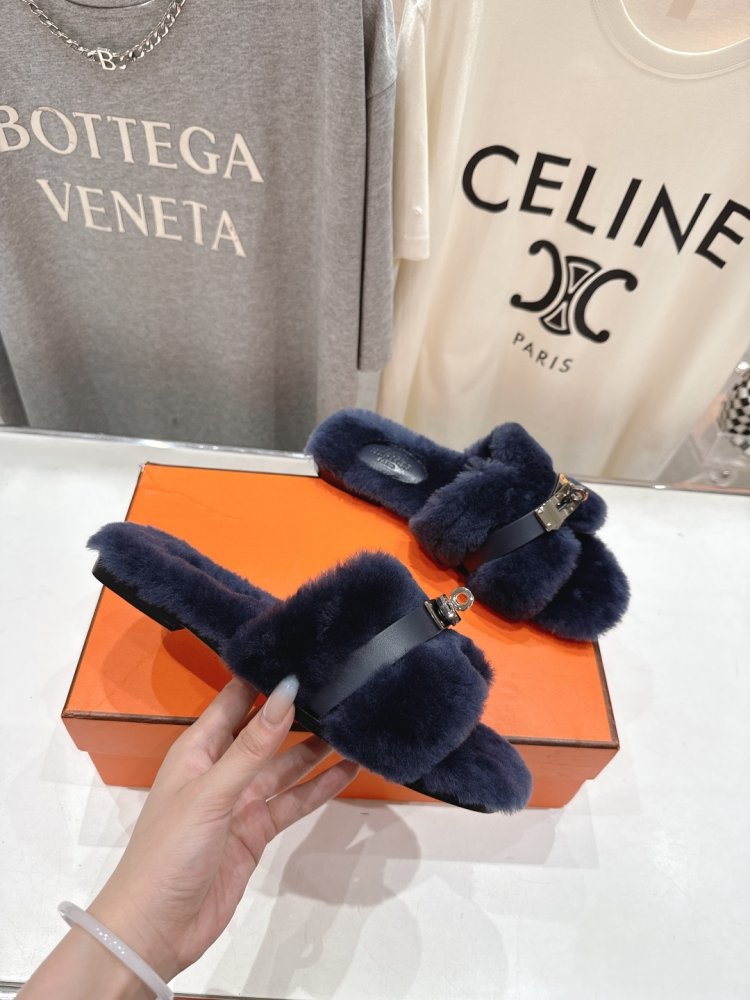 Шлепанцы меховые женские фото 5