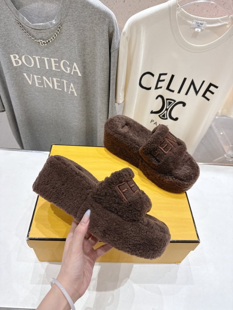 Шльопанці хутряні жіночі фото 5