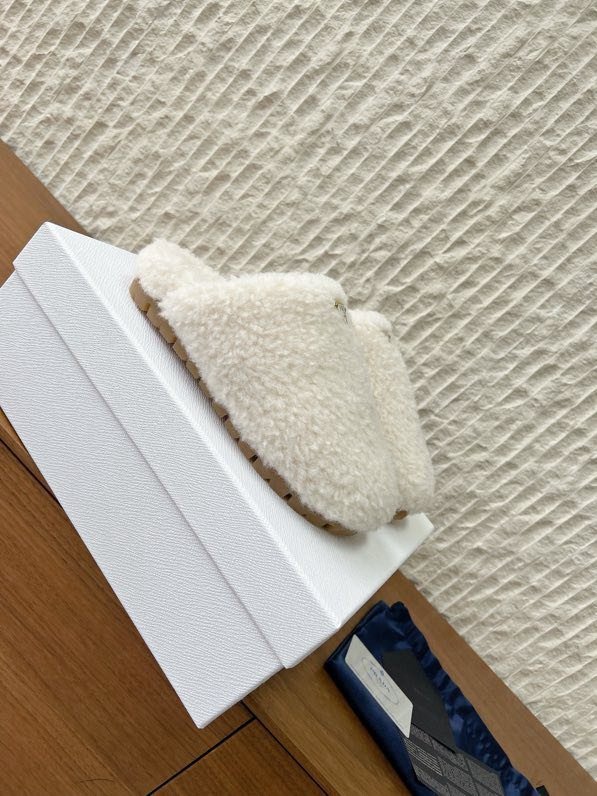 Шльопанці хутряні жіночі фото 5