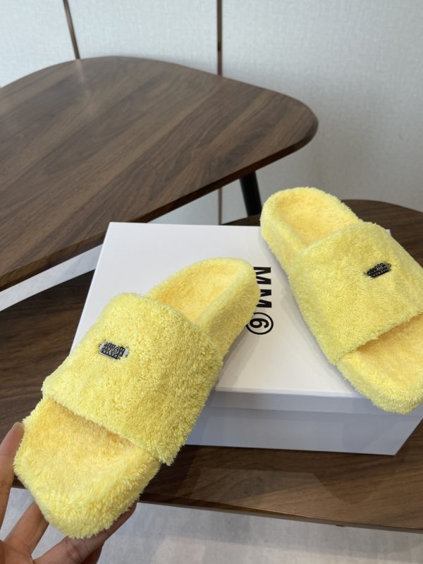 Шлепанцы меховые женские фото 5