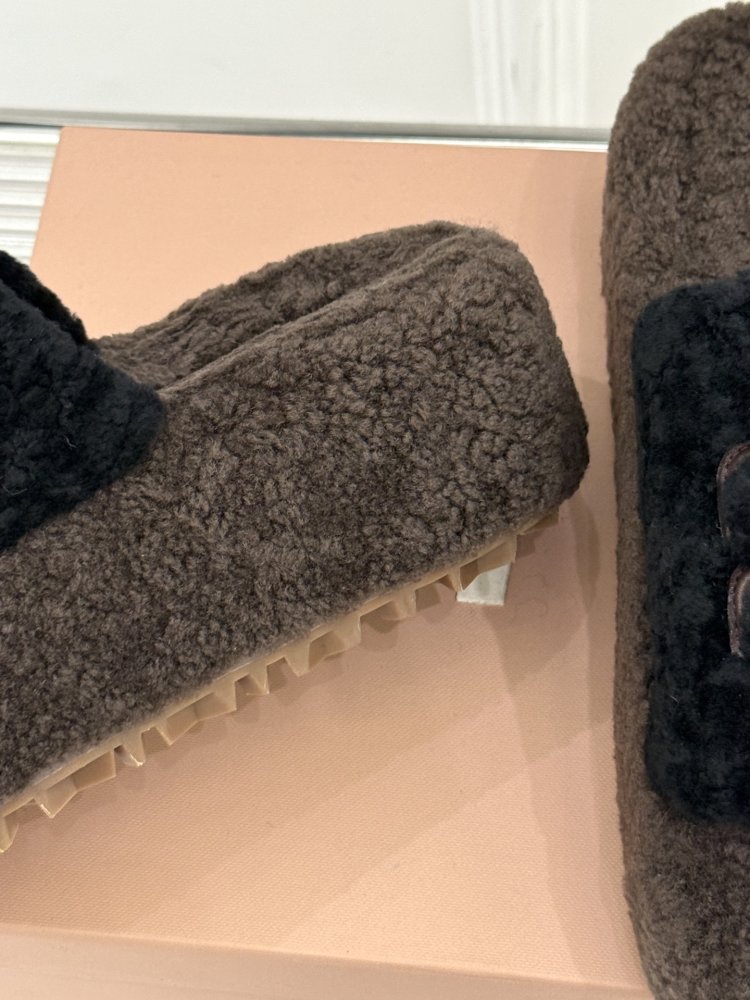 Шлепанцы меховые женские фото 6