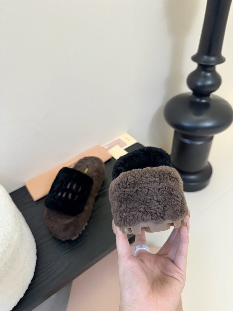 Шлепанцы меховые женские фото 6