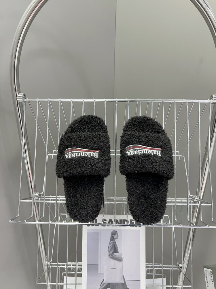 Шлепанцы меховые женские фото 6