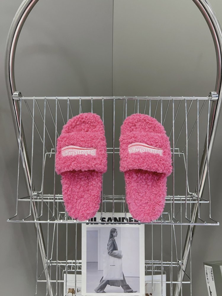 Шлепанцы меховые женские фото 6