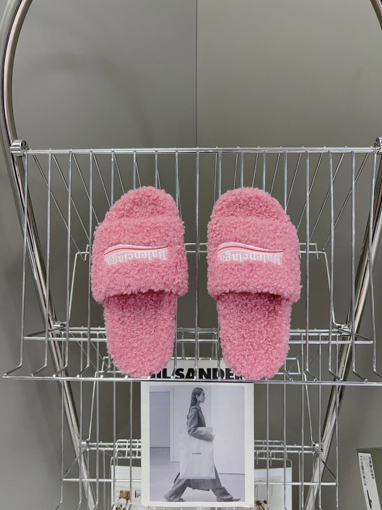 Шлепанцы меховые женские фото 6