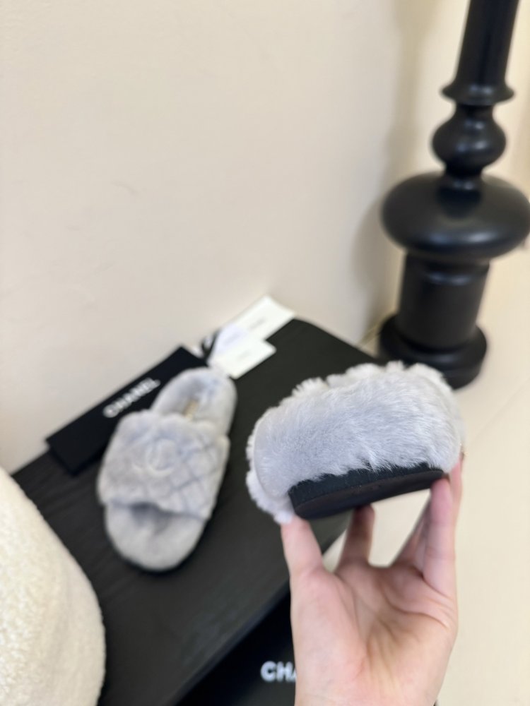 Шльопанці хутряні жіночі фото 6