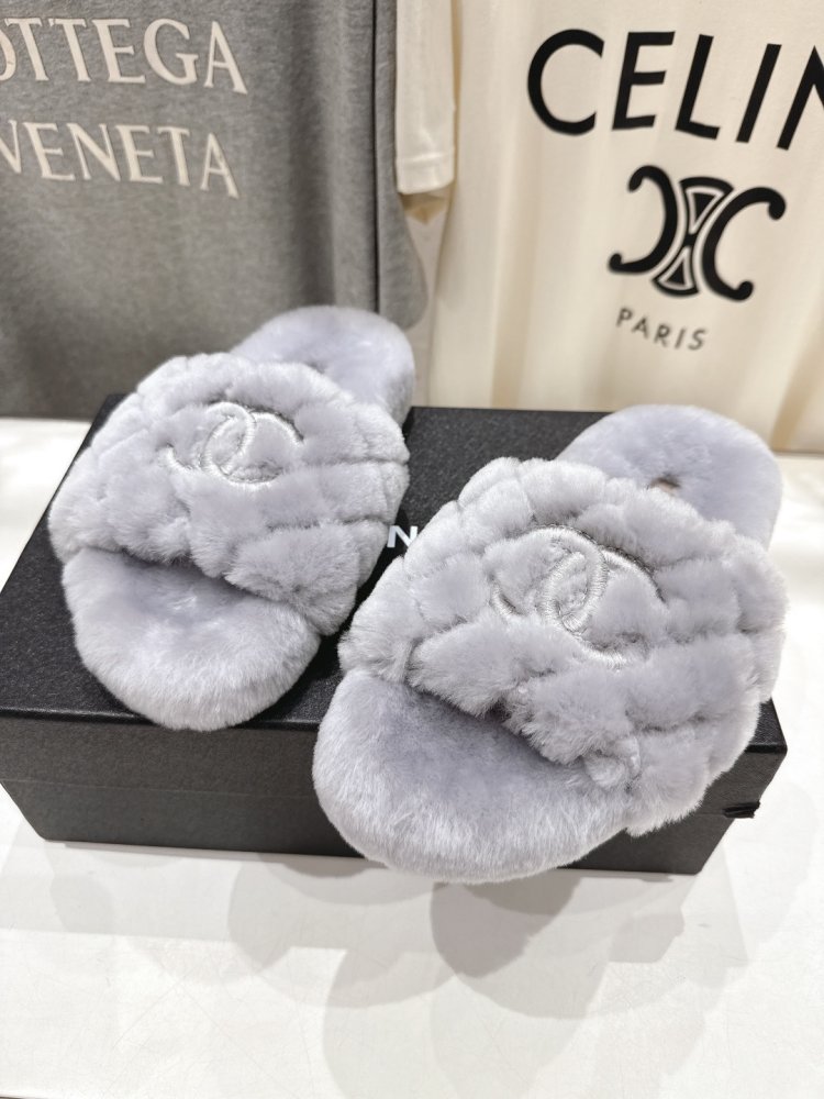 Шлепанцы меховые женские фото 6