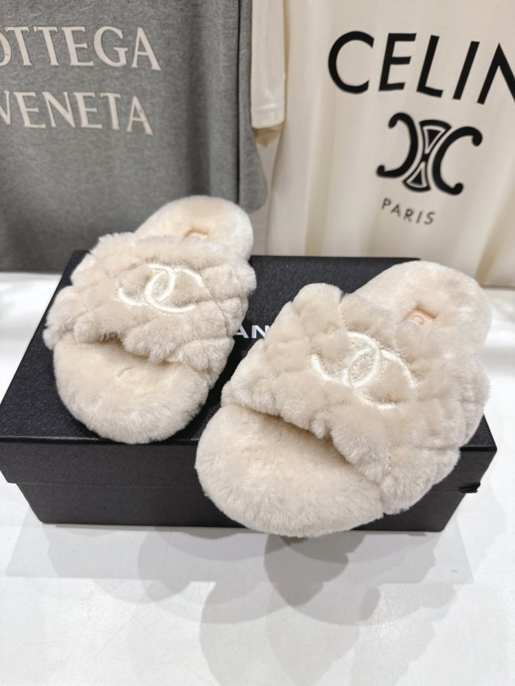 Шлепанцы меховые женские фото 6