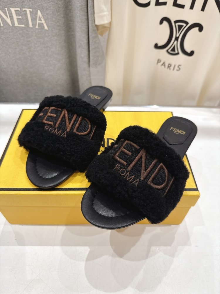 Шлепанцы меховые женские фото 6