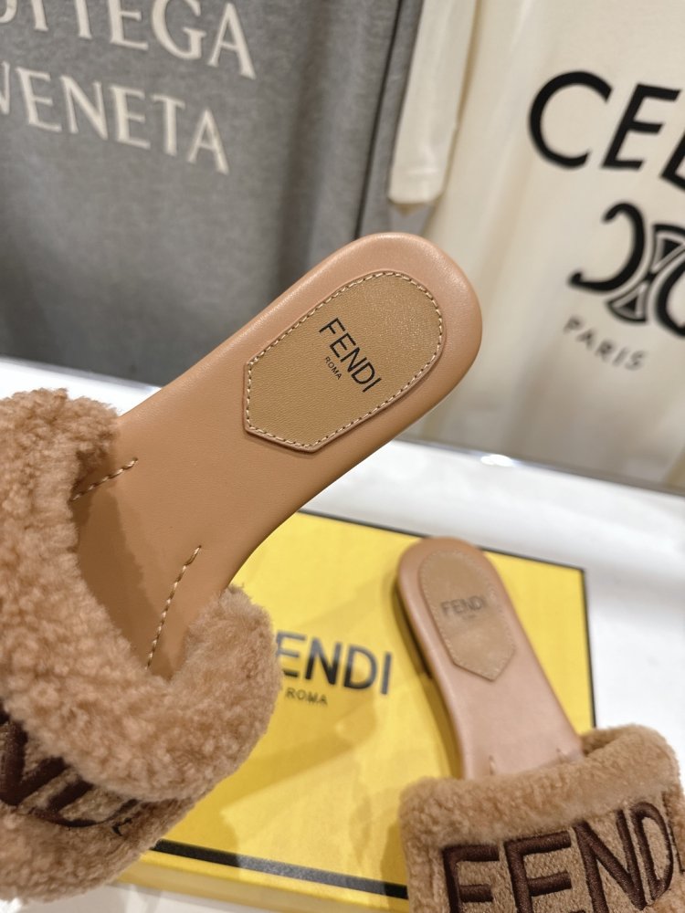 Шльопанці хутряні жіночі фото 6