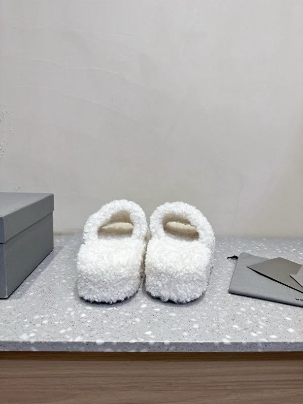 Шльопанці хутряні жіночі фото 6