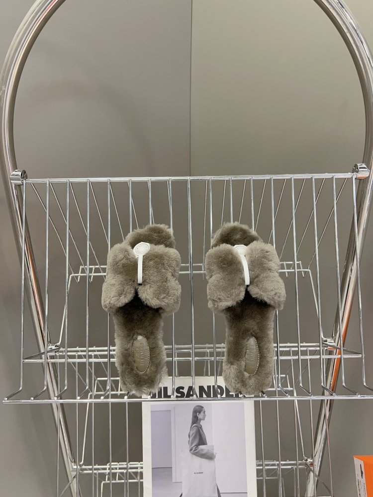 Шлепанцы меховые женские фото 6