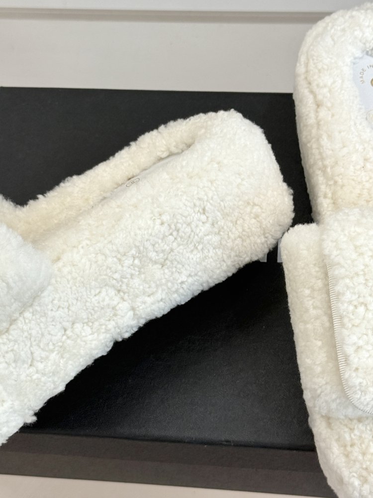 Шлепанцы меховые женские фото 6