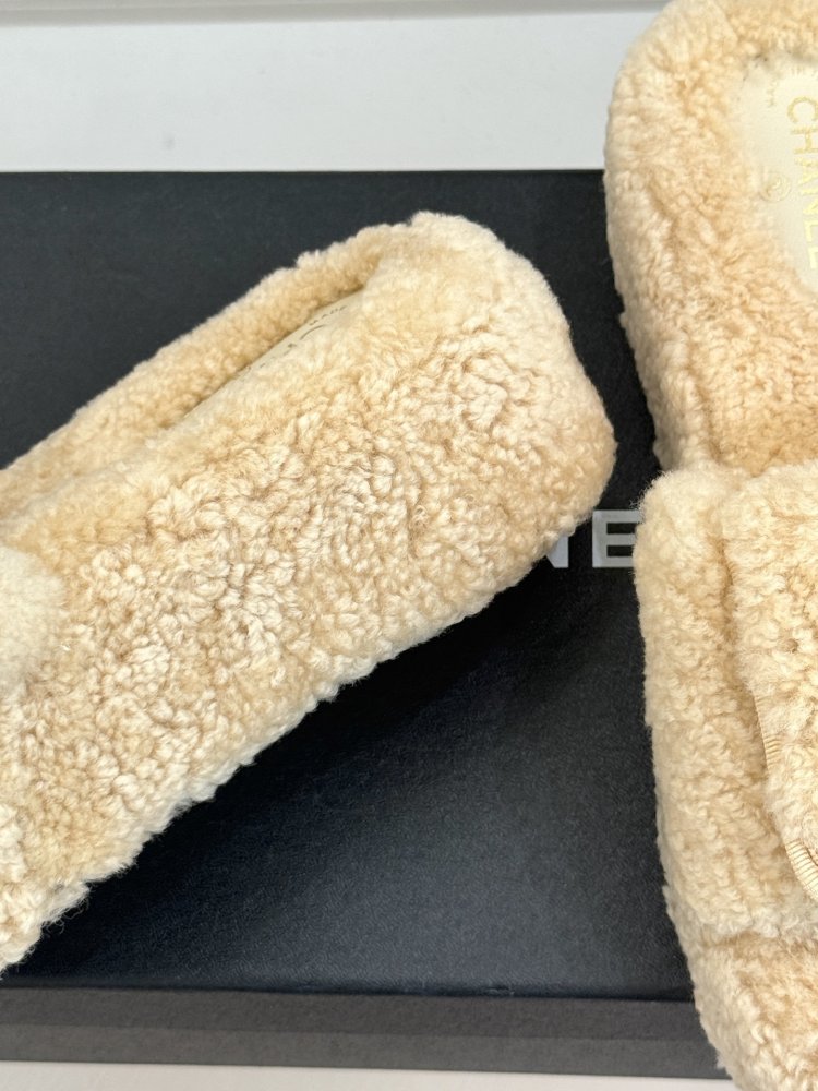 Шлепанцы меховые женские фото 6