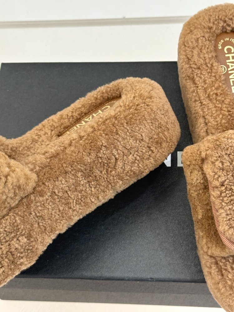 Шлепанцы меховые женские фото 6