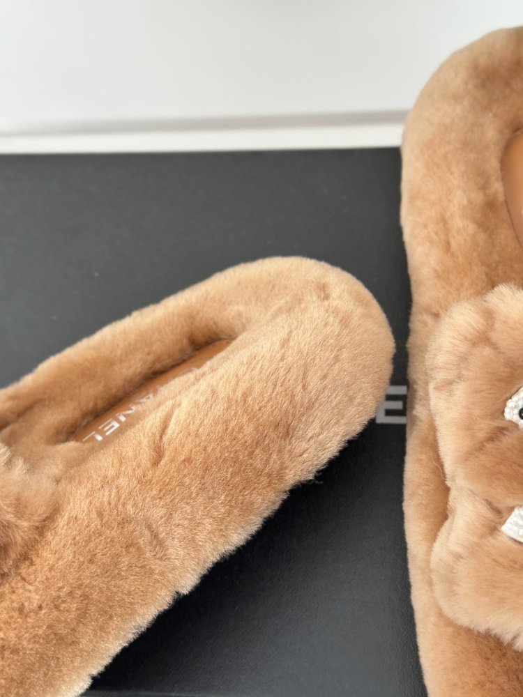 Шлепанцы меховые женские фото 6