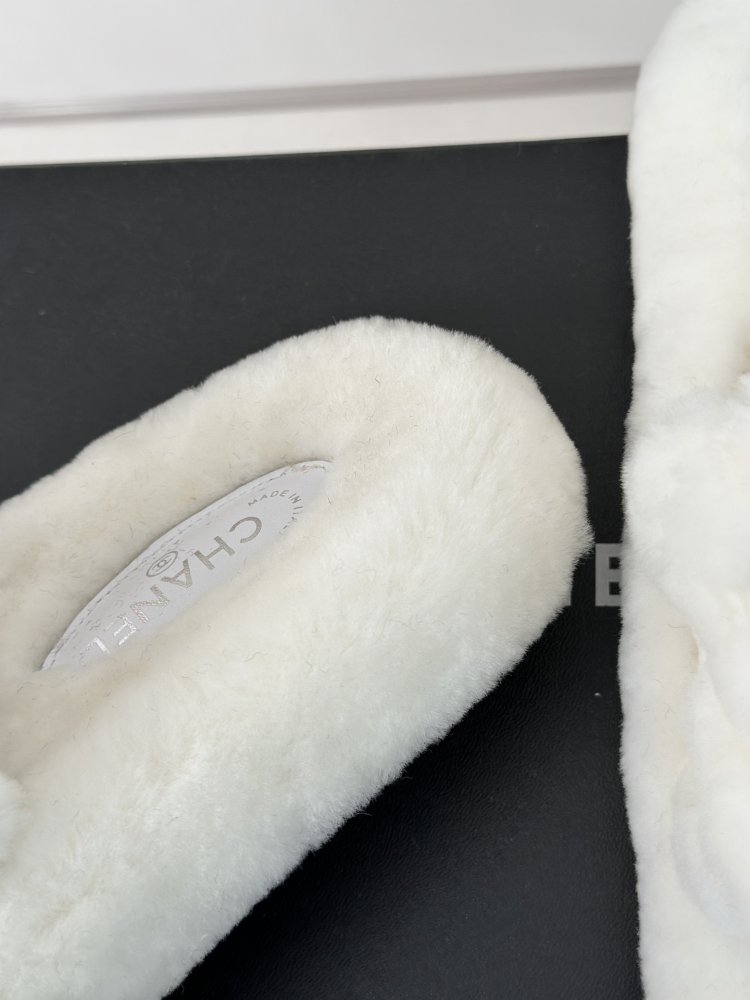 Шлепанцы меховые женские фото 6