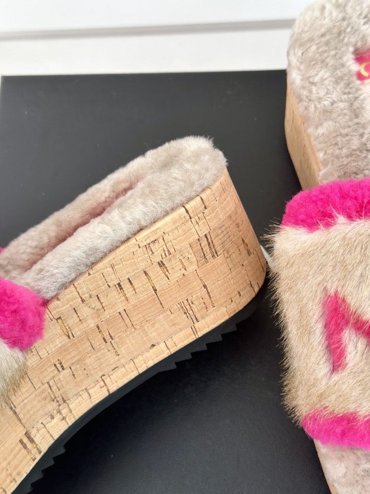 Шлепанцы меховые женские фото 6