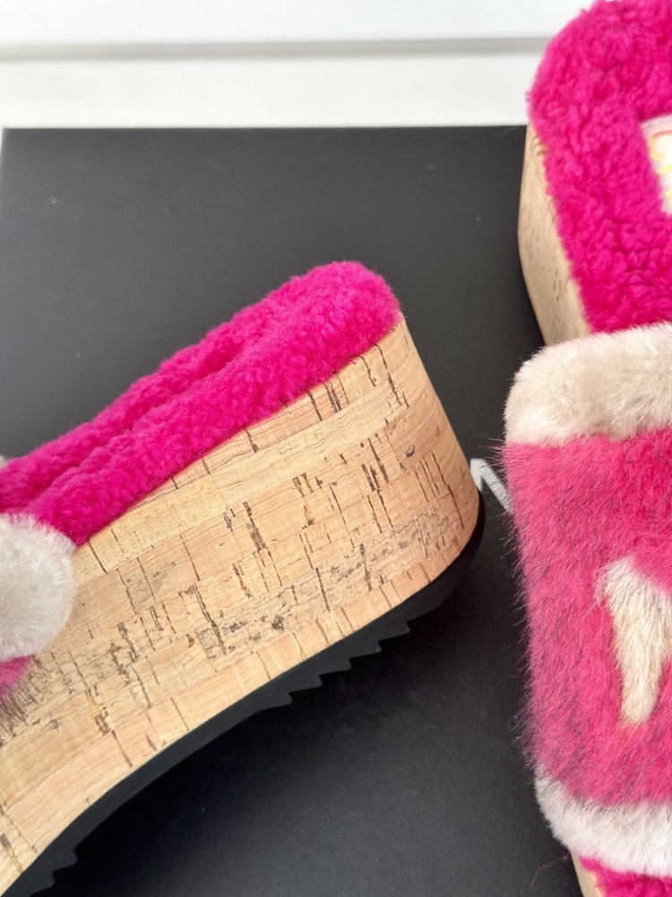 Шлепанцы меховые женские фото 6