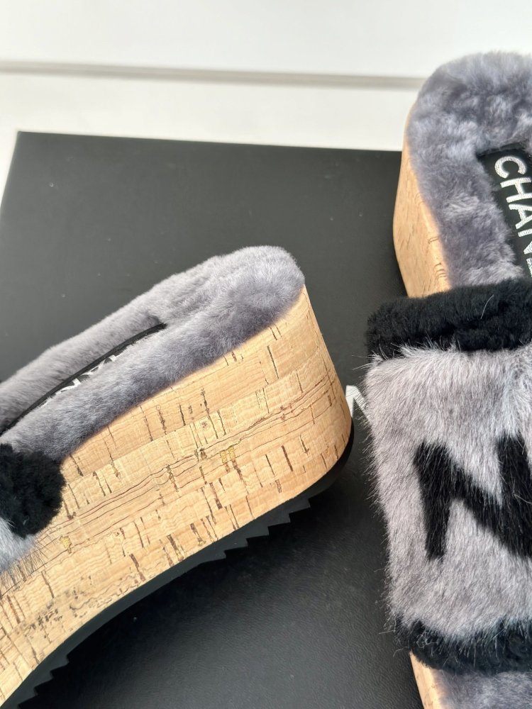 Шлепанцы меховые женские фото 6