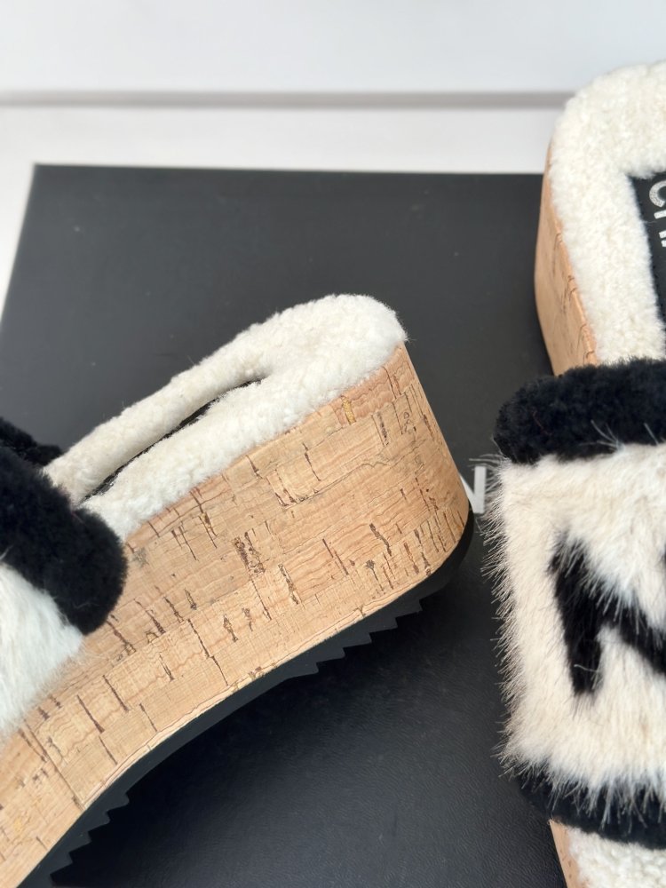 Шлепанцы меховые женские фото 6