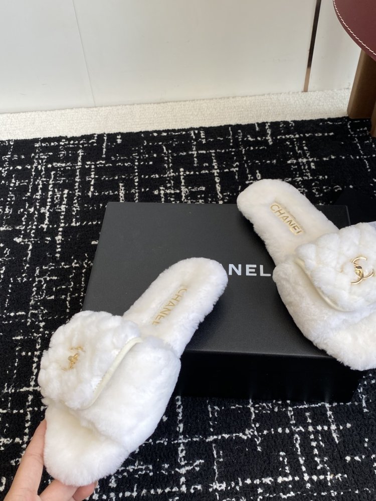 Шлепанцы меховые женские фото 6