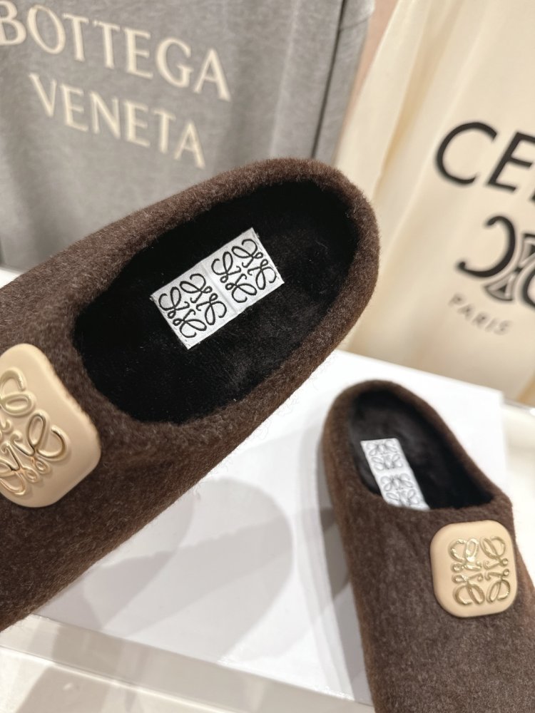 Шлепанцы меховые женские фото 6