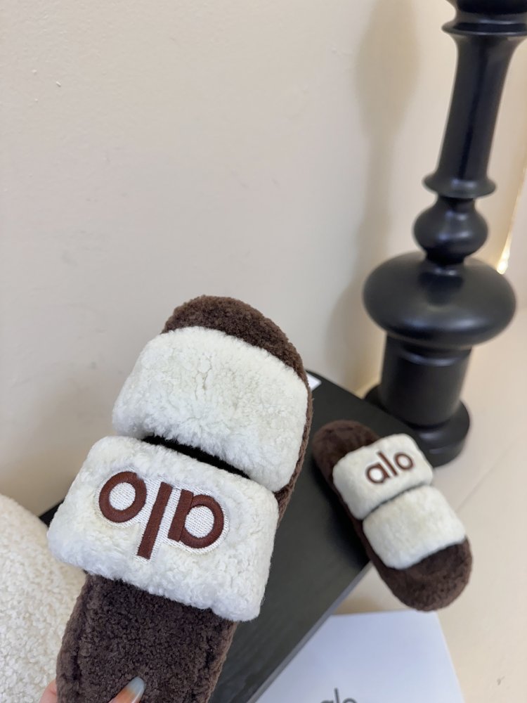 Шлепанцы меховые женские фото 6