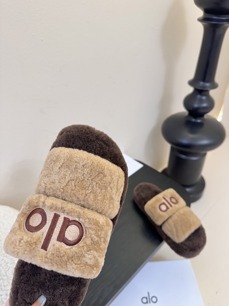 Шлепанцы меховые женские фото 6