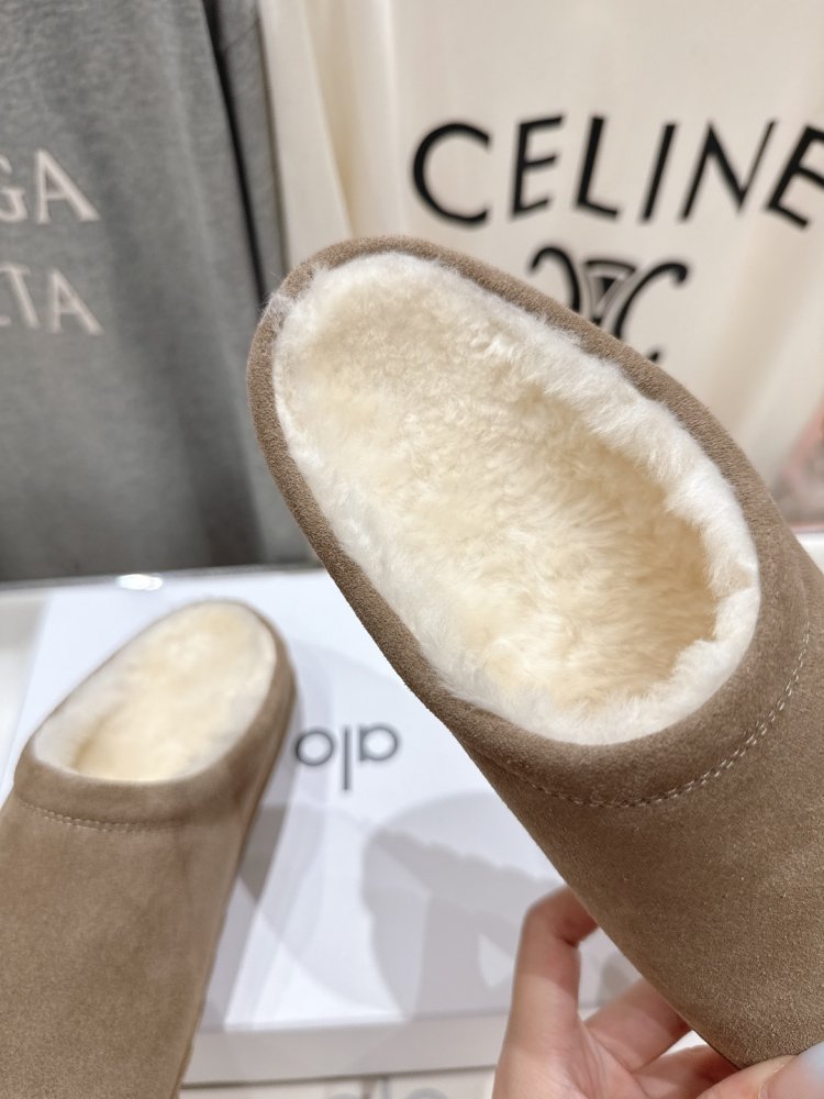 Шлепанцы меховые женские фото 6