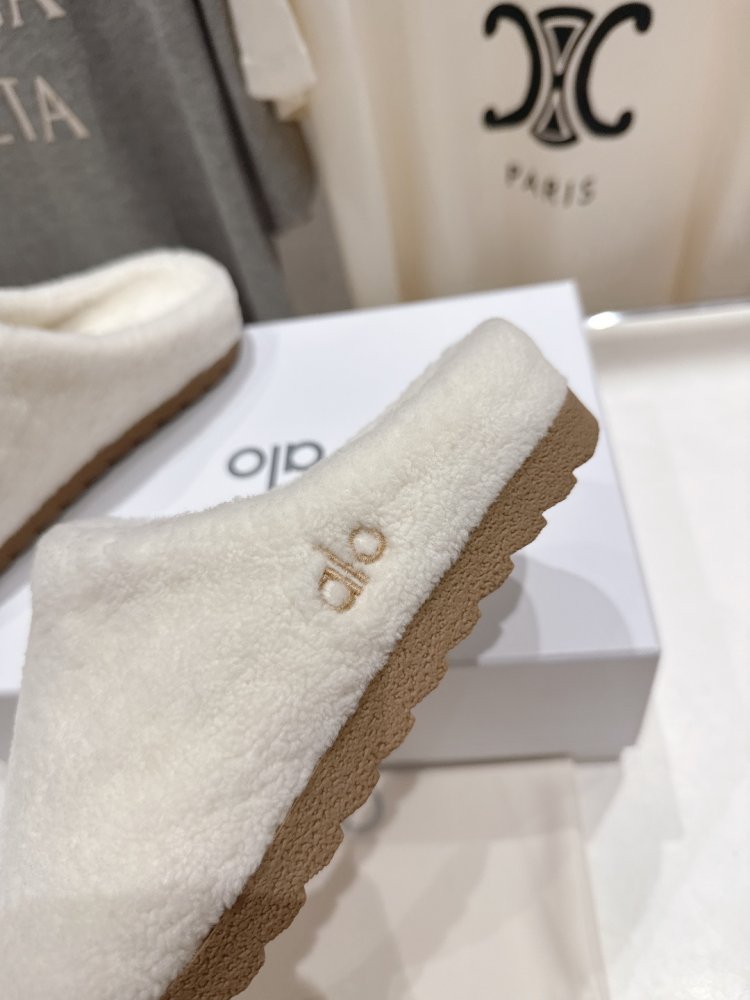 Шльопанці хутряні жіночі фото 6