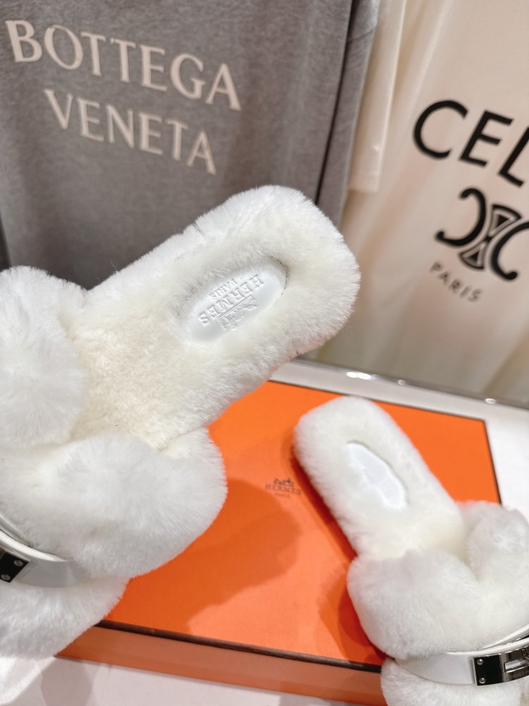 Шлепанцы меховые женские фото 6