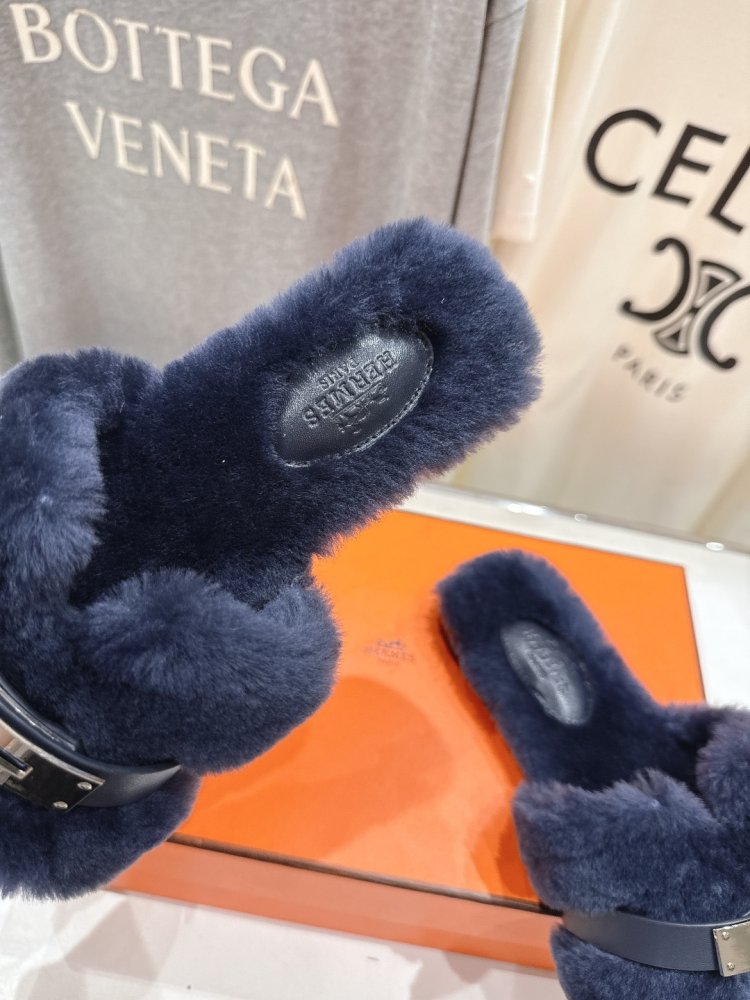 Шлепанцы меховые женские фото 6