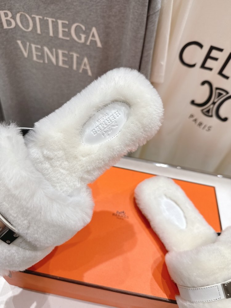 Шлепанцы меховые женские фото 6