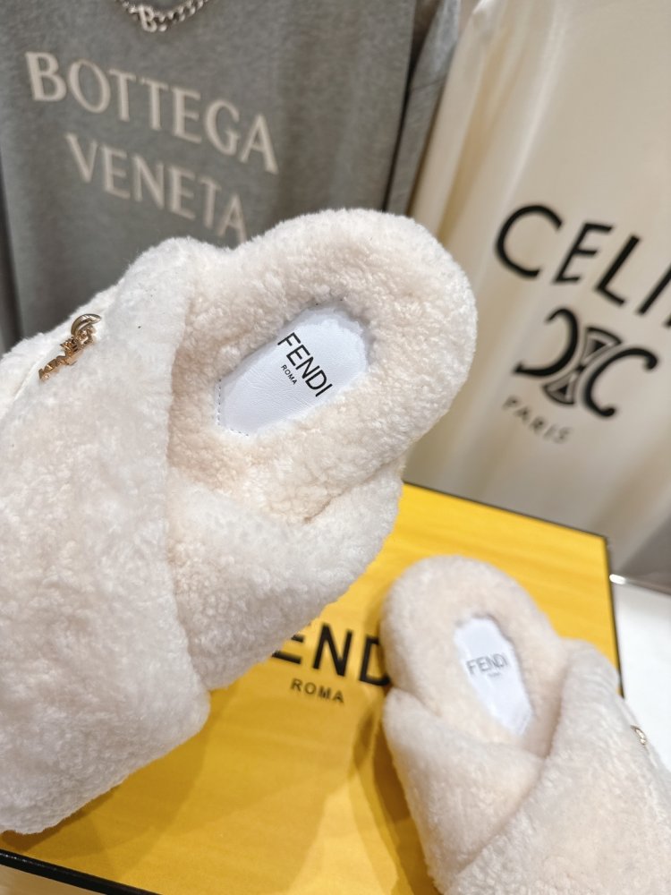 Шлепанцы меховые женские фото 6